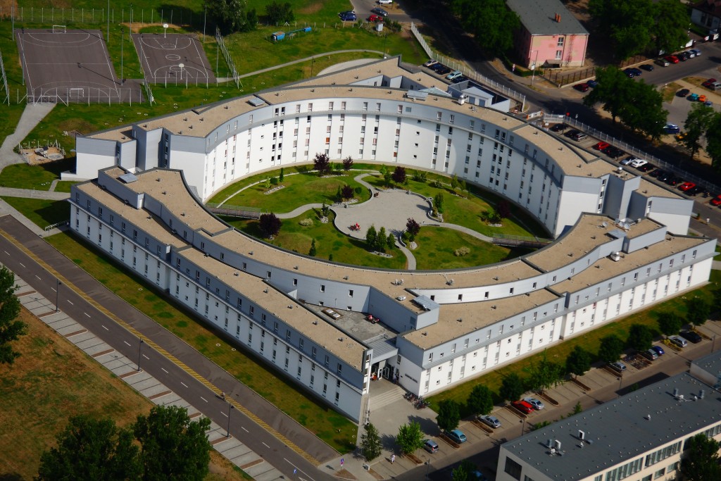 campus hotel kertfenntartás